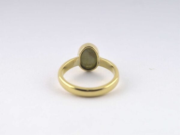 Natural apatite cat's eye (lahsuniya) oval gemstone ring - Image 3