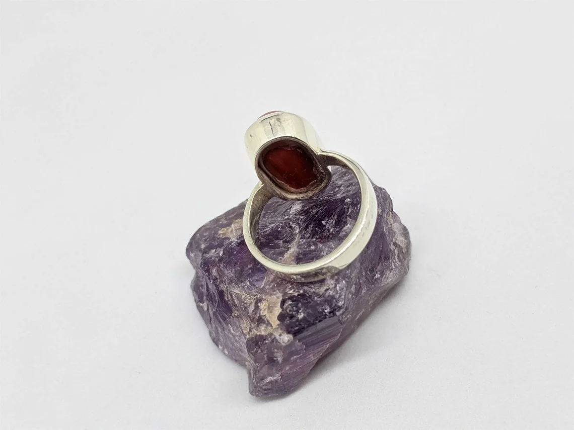 Natural certified 3-8ct red coral (moonga) gemstone ring - Image 5